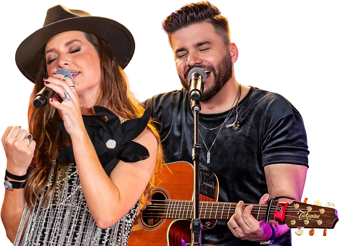 Mariana e Mateus cantando, ela de chapéu e ele com violão